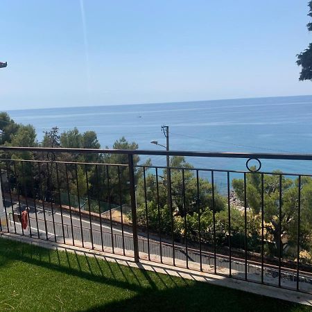 Appartamento La terrazza nel blu Imperia Esterno foto